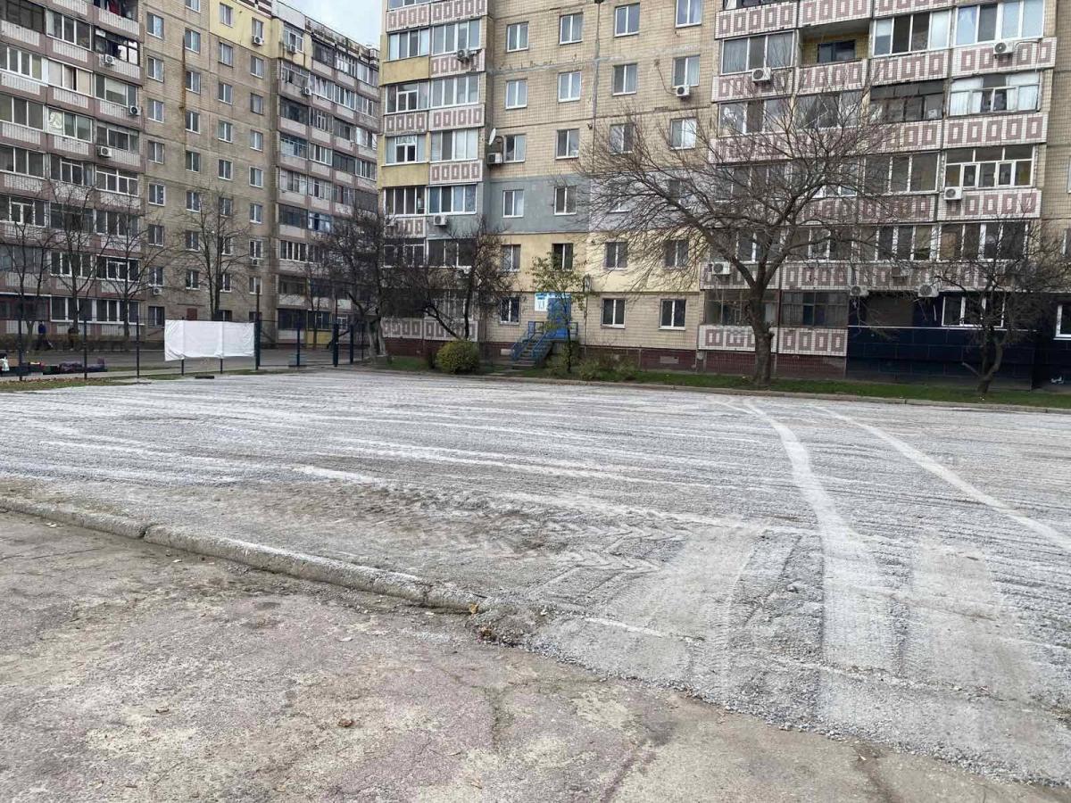 двор