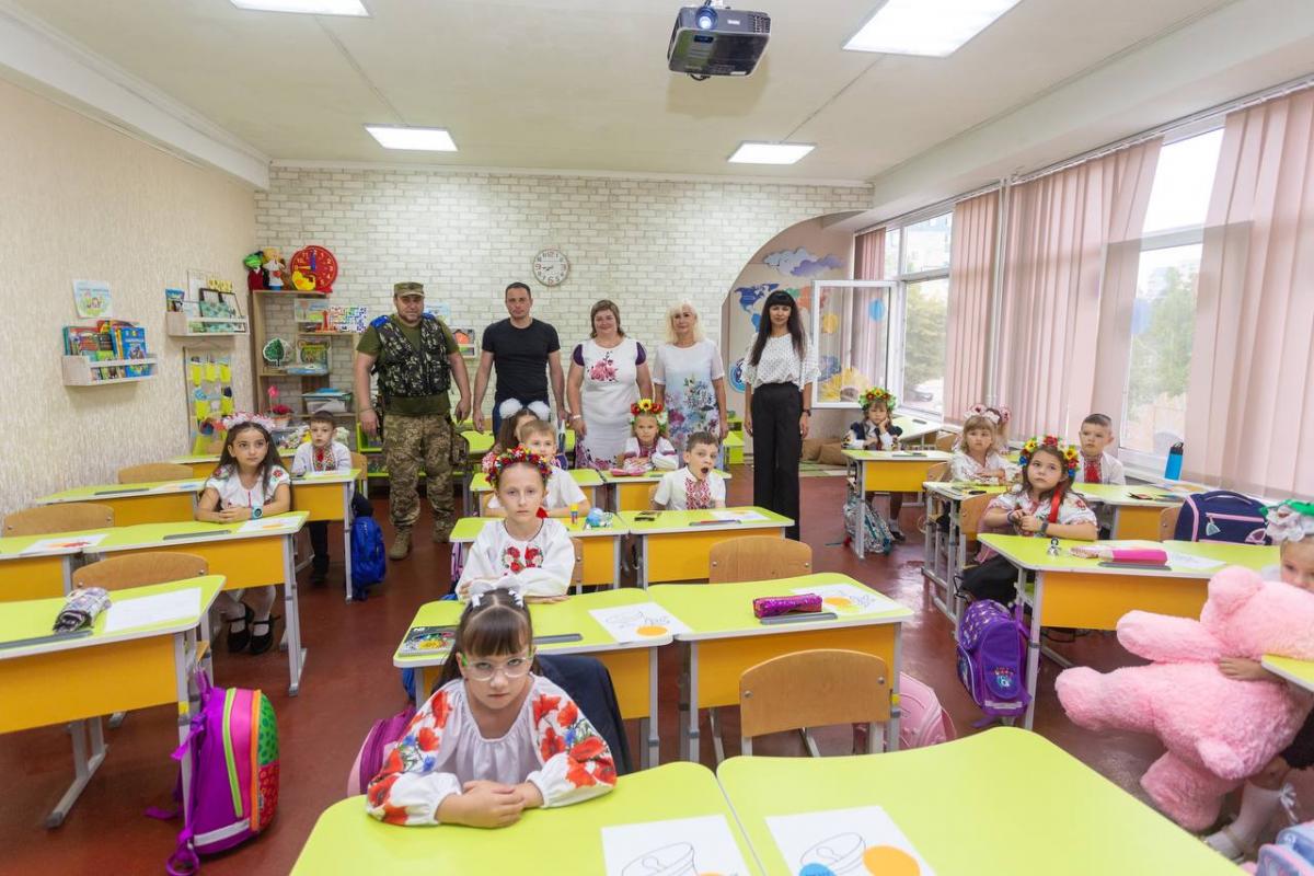 м