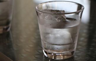 вода