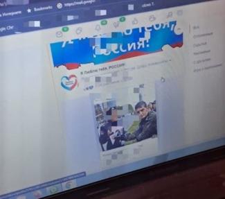 р