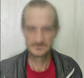 р