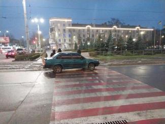 р