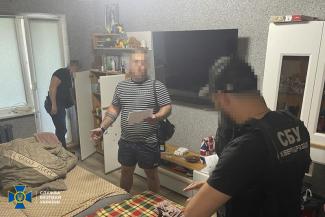р