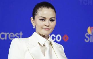  Селена Гомес