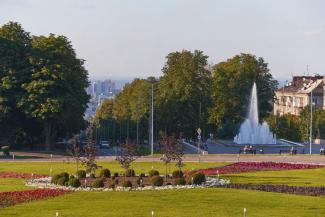 город