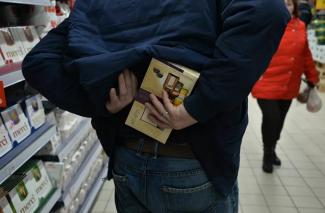 крадій