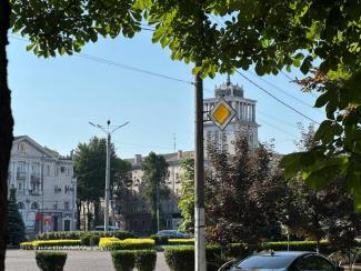 город