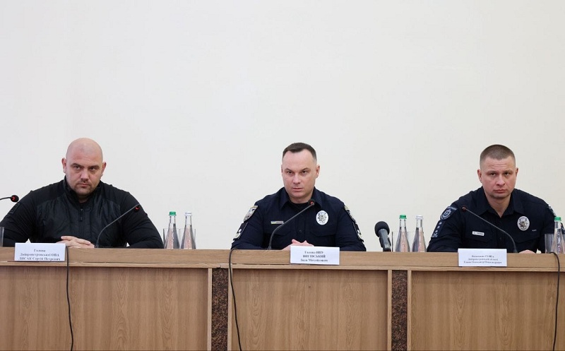 усі