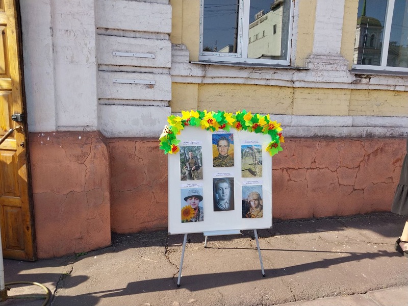 герої