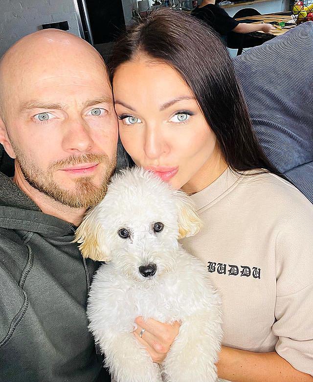 Яма и собачка