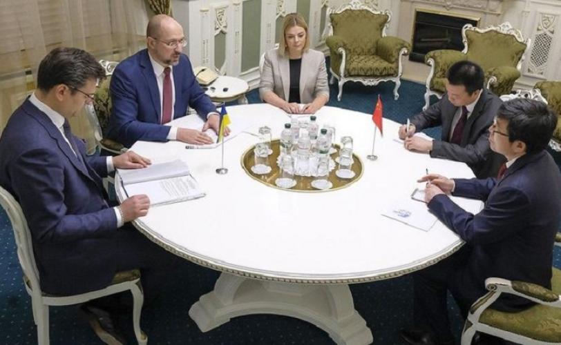 посол