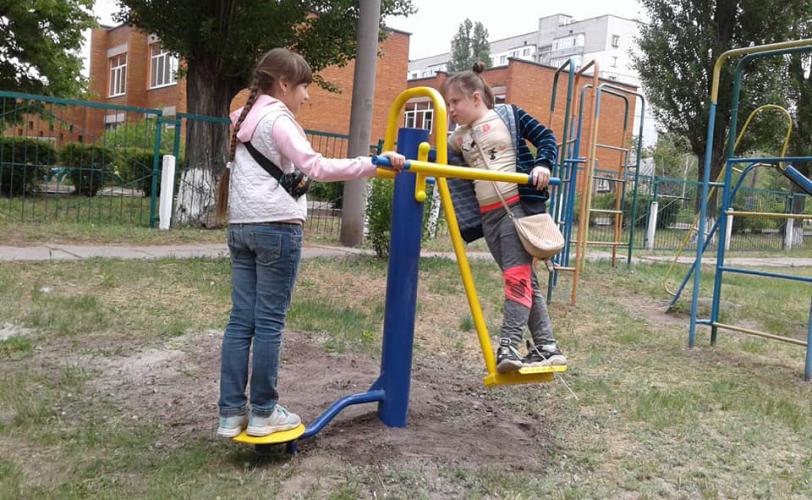 двор