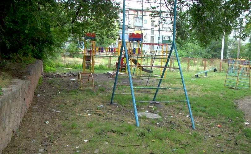 двор