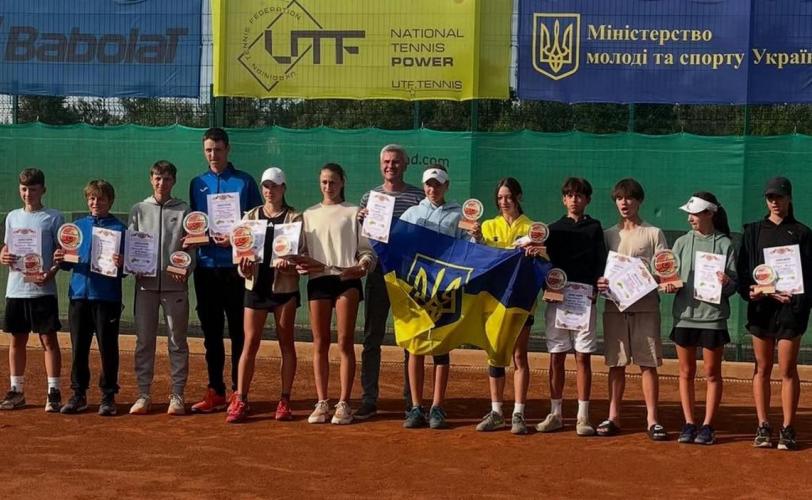 теніс
