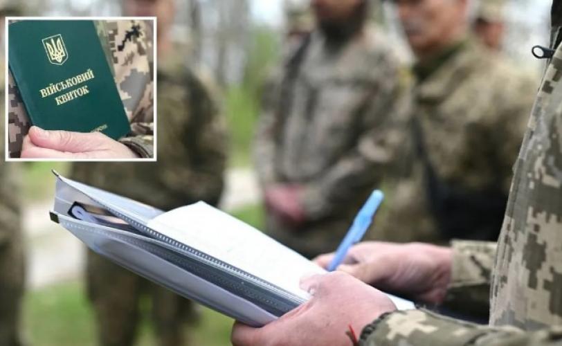 військові