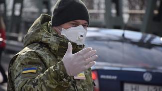 человек в маске