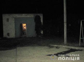 нож