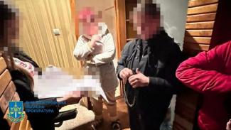 р