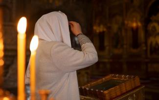 Сьогодні, 29 вересня 2024 року, православні християни вшановують пам'ять святого преподобного Киріяка Самітника. Також сьогодні День пам'яті трагедії в Бабиному Яру.  Що можна і не можна робити у цей день, головні традиції і прикмети сьогодні, у кого День ангела - читайте у матеріалі РБК-Україна (проект Styler).  Яке сьогодні церковне свято Киріяк Самітник - це православний святий, який жив у IV-V століттях. У юному віці, після прочитання Євангелія, він залишив рідний дім і вирушив до Єрусалиму, щоб присвят