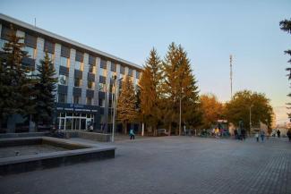 город