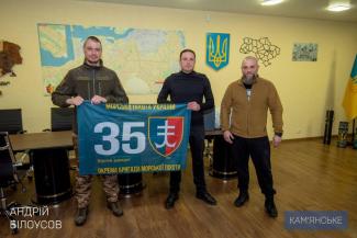 військові