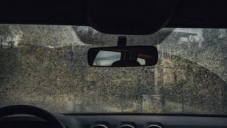 брудний автомобіль