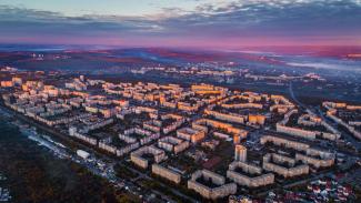 город
