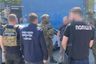 за кордон